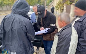 Чиновник "Чернівціобленерго" вимагав від бізнесмена $9 тис. за підключення приміщення до електромережі, - СБУ. ФОТОрепортаж
