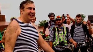 "Нас не мало и мы в тельняшках": Саакашвили принял участие в велопробеге в честь Дня ВМС. ВИДЕО