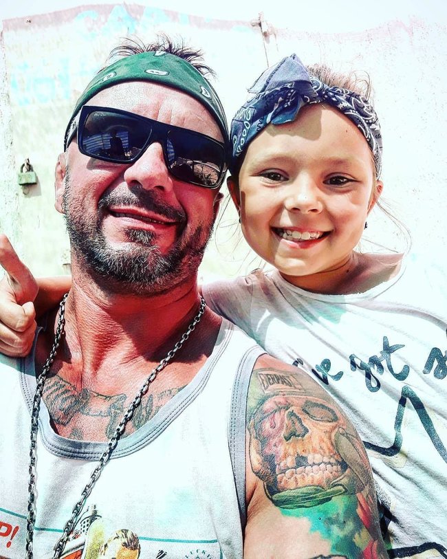 Дружина музиканта Андрія Антоненка (Ріфмастера), Світлана: Важко пояснити дітям, що поліція буває хорошою, а президент та міністри - розумними та справедливими 04