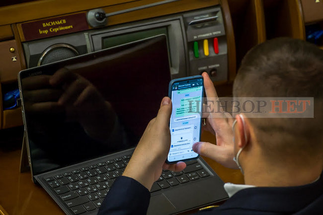 Приглашение на рюмку после принятия бюджета от Перебийниса, проблемы Литвиненко с ГФС, Третьякова откладывает деньги на пенсию, - день работы ВР 15 декабря 09