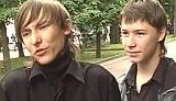 Украинские подростки привыкают жить в условиях комендантского часа. ВИДЕО.