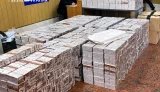 Замість меблів – 51 тисяча пачок сигарет: на кордоні з Молдовою зупинили контрабандиста. ФОТО
