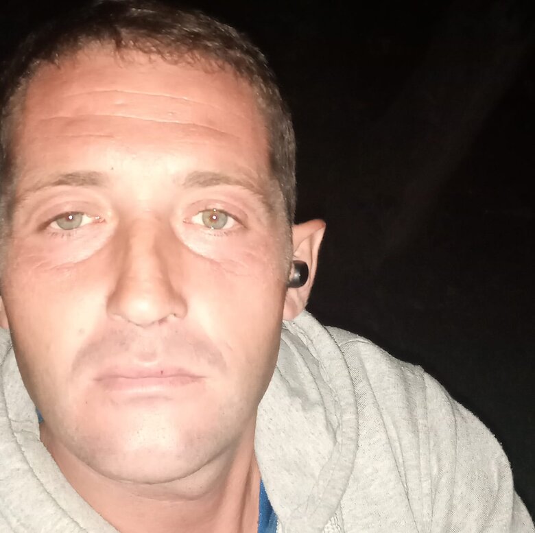 Погрузила останки сожженного сына на тачку, повезла к дому и похоронила в воронке от снаряда, - Елена Валиулина о зверстве россиян на Харьковщине 03