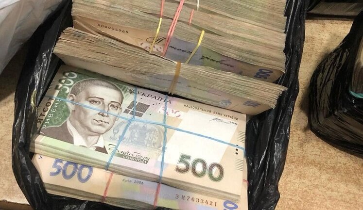 Мужчина пытался ввезти в Украину 8 млн грн наличными, - Государственная таможенная служба. ФОТО