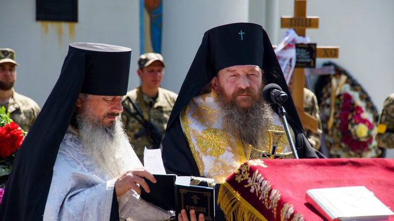 У Полтаві попрощалися із трьома воїнами, які загинули, захищаючи Україну 02