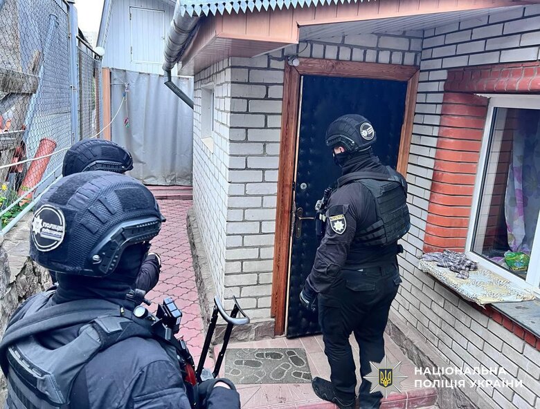 Нацполіція викрила аферистів, які виманили понад 2 млн доларів за землю для військових