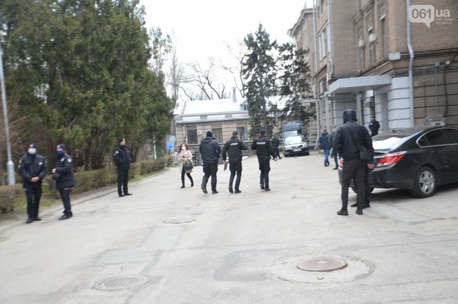 Невідомі повідомили про замінування міськради в Запоріжжі і вимагають заборонити ОПЗЖ і Партію Шарія 04