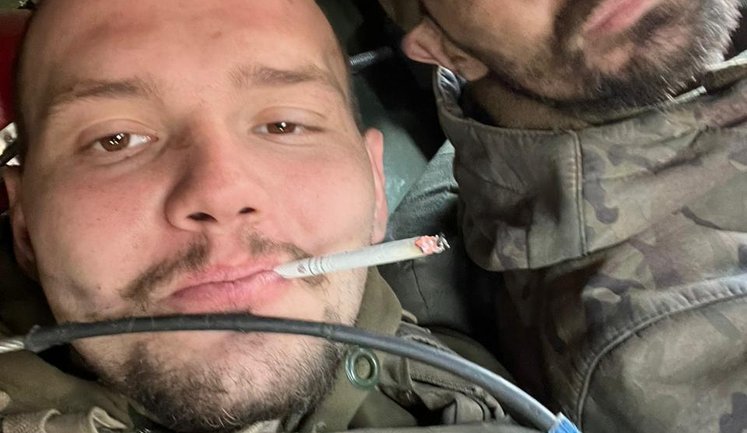 Віктор, позивний Скін: "Коли почув, що поранений у ногу повзе з Покровська, подумав: як він це робить? І пішов йому назустріч. Ми його знайшли і я ніс його на плечах"