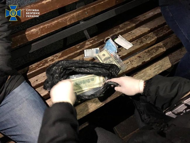 Сотрудник полиции с сообщником продавал должности в Нацполиции Ривненщины по цене от 50 тыс. до 500 тыс. долл., - СБУ 03