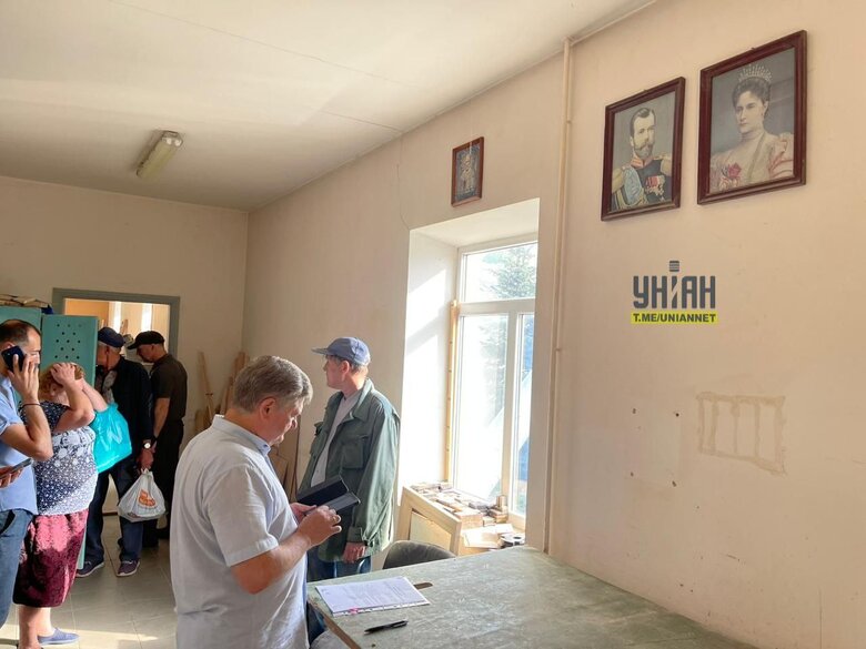 У Лаврі правоохоронці розблокували доступ до кількох корпусів. Віряни УПЦ МП чинили спротив 03