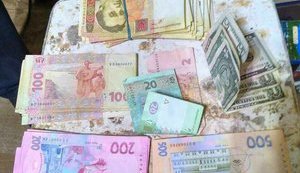 На взятке в 40 тыс. грн на Луганщине задержали чиновника Госгеокадастра, - Луценко. ФОТО