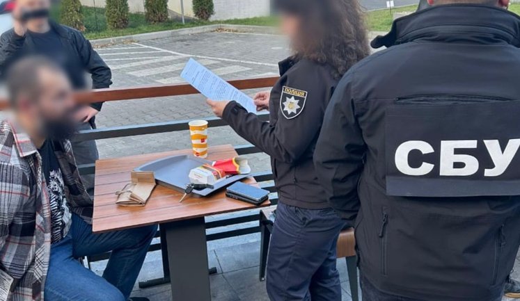 Підполковника Міноборони та директорку приватного підприємства викрито на "схемах для ухилянтів" на Закарпатті та Полтавщині. ФОТОрепортаж