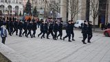 Перед митингом предпринимателей Майдан обнесли металлическим забором. ФОТОрепортаж.