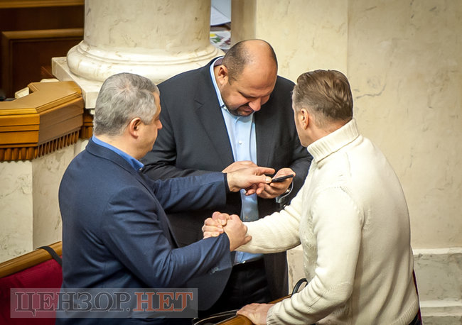 Напівпорожній зал Ради й дорога сумка Рибчинського - день роботи ВР 17 січня 19 Напівпорожній зал Ради й дорога сумка Рибчинського - день роботи ВР 17 січня 19