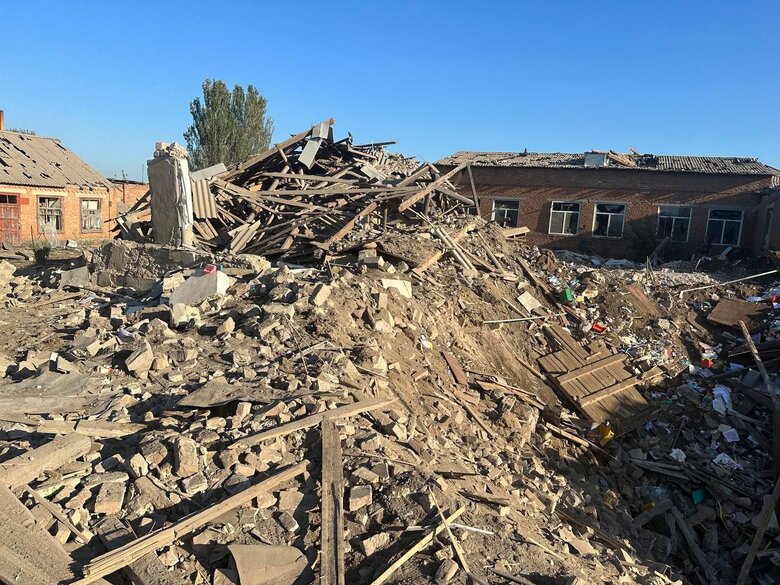 Consequences of enemy attack by guided aerial bombs on Komyshuvaha: educational institution was destroyed, houses were damaged 01