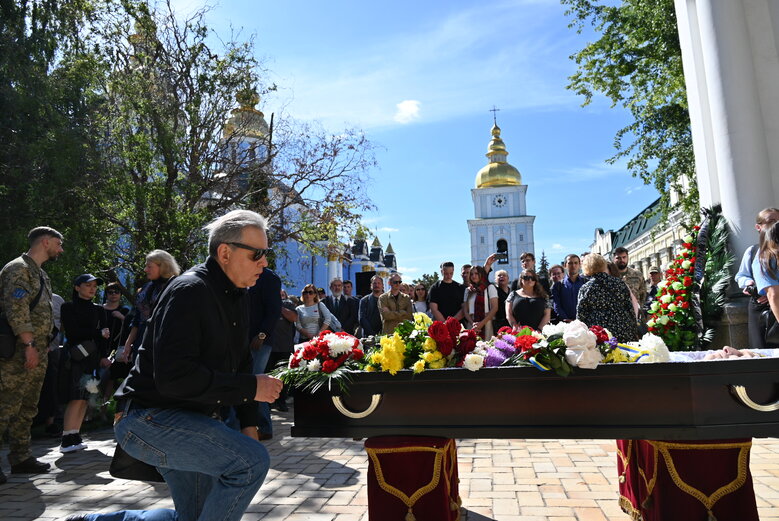 Із померлим релігієзнавцем Ігорем Козловським, який провів майже 2 роки у полоні ДНР, попрощалися у Києві 06