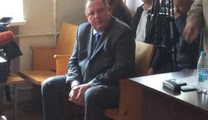Экс-"регионал" Мельник пришел в Раду с орденами и рассказал, как его "фейсом об тейбл". ВИДЕО