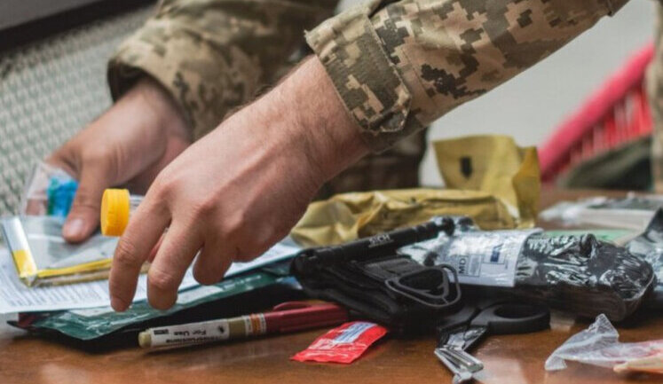 Поставили неякісних аптечок на понад 18 млн грн: завершено розслідування щодо посадовців в/ч та приватних підприємців