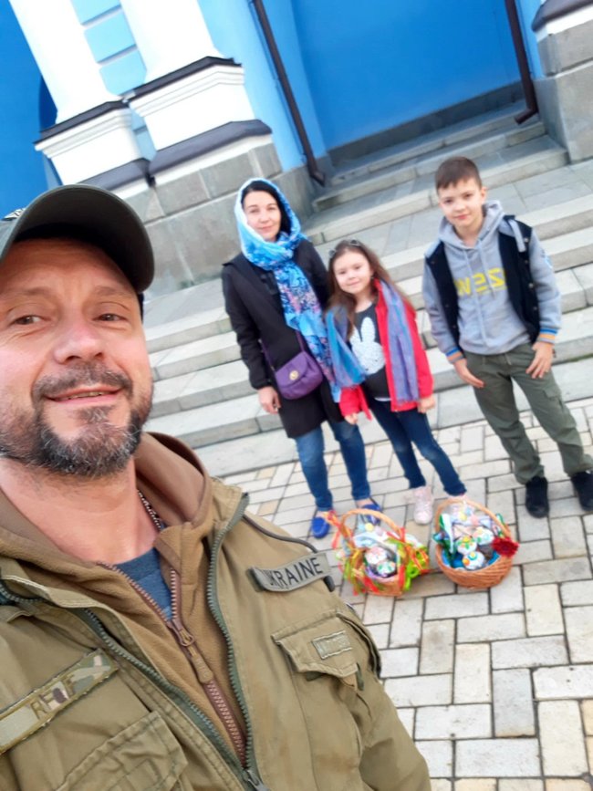 Дружина музиканта Андрія Антоненка (Ріфмастера), Світлана: Важко пояснити дітям, що поліція буває хорошою, а президент та міністри - розумними та справедливими 02