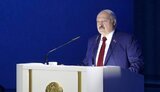 Лукашенко посоветовал белорусам "ковыряться в земле", чтобы "дури было меньше в голове"