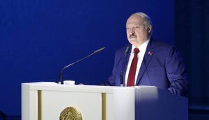Лукашенко посоветовал белорусам "ковыряться в земле", чтобы "дури было меньше в голове"
