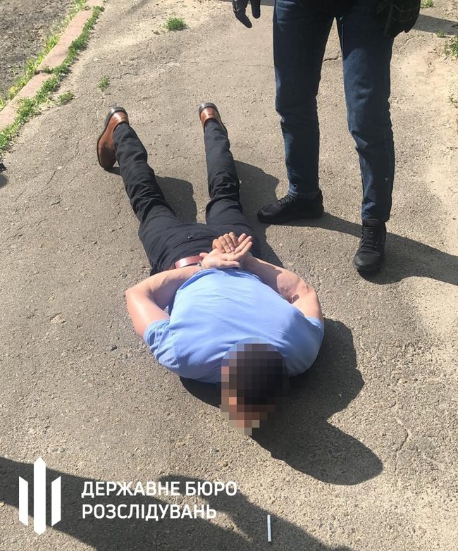 Чиновник Укртрансбезопасности, систематически требовавший взятки у перевозчиков, задержан на горячем в Киеве, - ГБР 05