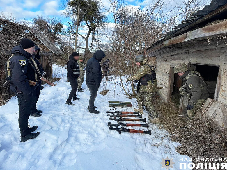Схрон зброї та боєприпасів знайшли на Чернігівщині