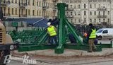 Головну ялинку країни почали встановлювати в центрі Києва. ФОТОрепортаж