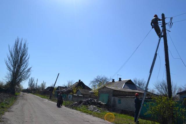 Наслідки вчорашнього обстрілу Марїнки терористами 08 Наслідки вчорашнього обстрілу Марїнки терористами 08