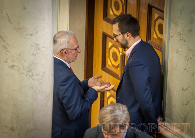 Практиканти-урологи із Самопомочі, радикал Попов планує перебрати пляшки і футболки і проблеми з організаторами в Мірошниченка, - робота ВР 8 листопада 02