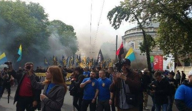 "Вимоги нації - ні капітуляції!": у центрі Києва проходить мітинг "Азова". ФОТОрепортаж