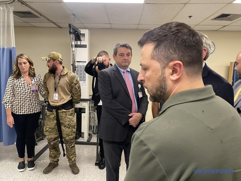 Зеленський відвідав українських військових, які проходять лікування та реабілітацію у США 05