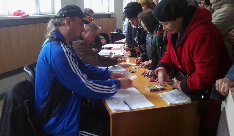 В ряде населенных пунктов Луганщины возобновлены социальные выплаты, - Москаль. ФОТО