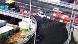 "Не встиг застигнути": водії на Шулявському мосту в Києві відсунули огорожу та поїхали щойно покладеним асфальтом. ВIДЕО