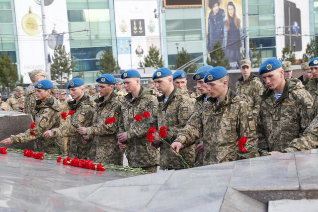 Випускники одеської Військової академії отримали лейтенантські погони 10