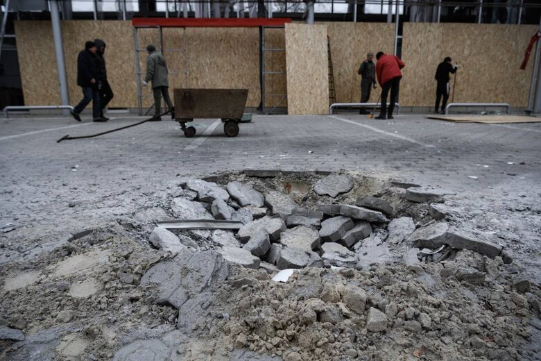 Фоторепортаж из Херсона: артиллерийские снаряды летят в жилые дома 08