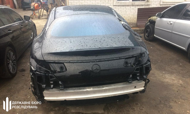 Через львівську митницю в країну незаконно ввозили елітні автомобілі, - ДБР 01