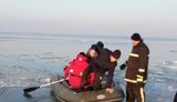 На Одесчине спасатели сняли с дрейфующей в Днестровском лимане льдины четырех детей, - ГСЧС. ФОТОрепортаж