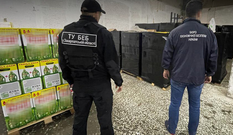 БЕБ виявило наймасштабніше підпільне виробництво побутової хімії світових брендів. ФОТО