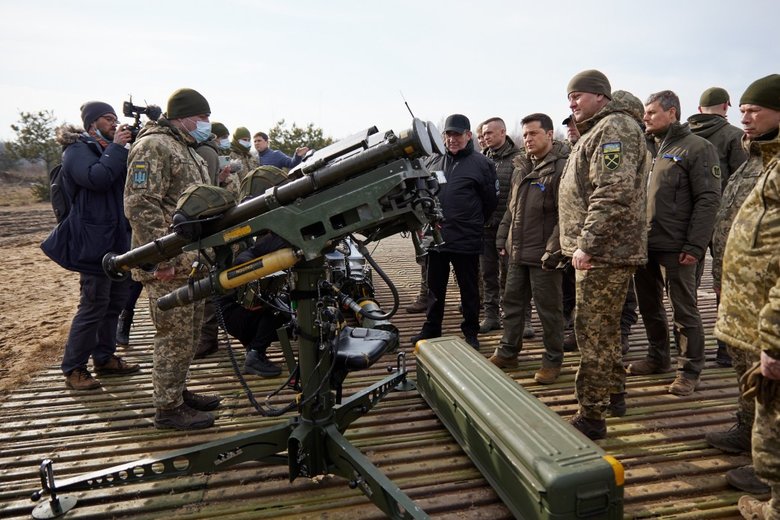 Зеленский проверил ход военных учений в Ривненской области 11