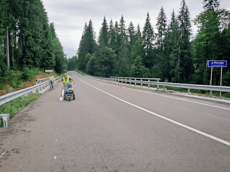 У Карпатах після трьох років перерви завершили ремонт моста