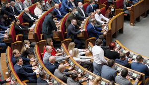 ВР со второй попытки продлила работу до завершения рассмотрения повестки дня. Корниенко сделали замечание за нарушение регламента