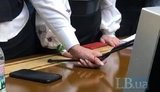 Тимошенко пошкодила мікрофон Разумкова і поранила свій палець до крові. ФОТО
