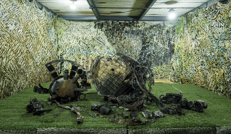 СБУ показала уламки "Орєшніка", яким росіяни вдарили по Дніпру. ФОТОрепортаж