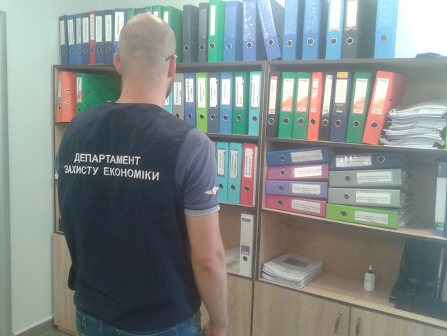 Прокуратура провела обшуки в міськраді Черкас 01