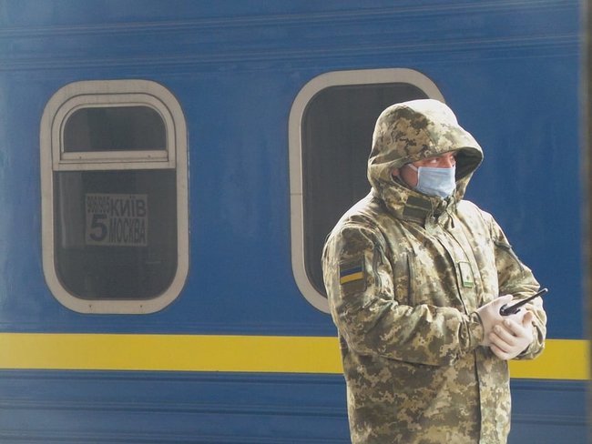 Спецпоїзд Москва-Київ привіз українців на Батьківщину 21