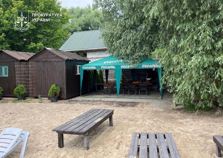 У Києві виявили самовільну забудову в затоці Дніпра на Оболоні