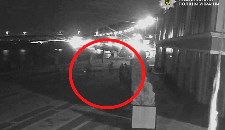 Поліція затримала двох неповнолітніх, які нападали на жінок у Києві: хлопці били кастетом і ножем. ФОТОрепортаж