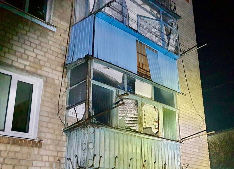 Вночі окупанти випустили понад 70 снарядів по Нікопольщині, пошкоджено житлові будинки, коледж, газогін, лінії електропередач, знеструмлено насосну станцію 02
