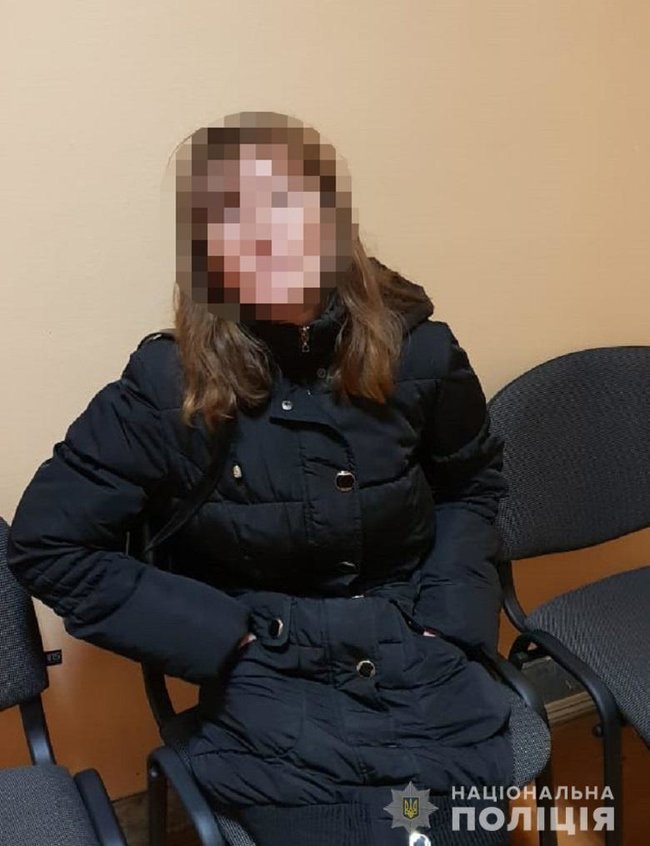 Две женщины предлагали следователю $1000 за закрытие дела против одной из них, - Нацполиция 03